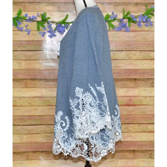 Roaman's Chambray Boho Long Bell Sleeve Pullover Lace Trim Tunic Blouse Size 22W - Picture 6 of 12